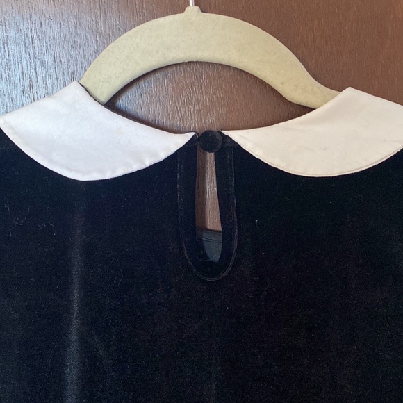 Black velvet dress with white collar Wednesday Addams inspired - Picture 5 of 6